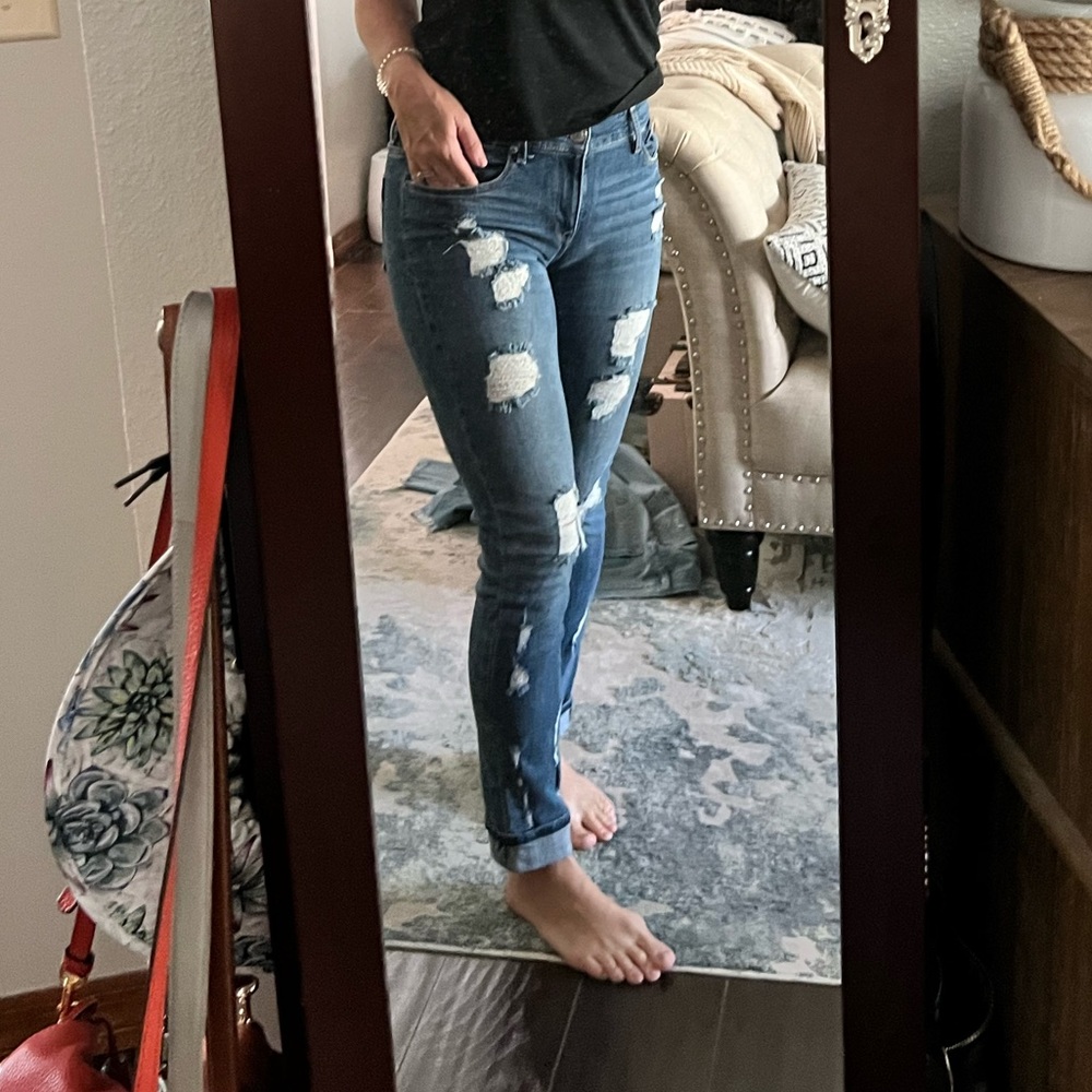 Express Jeans Distressed. Mid rise. Size 6R